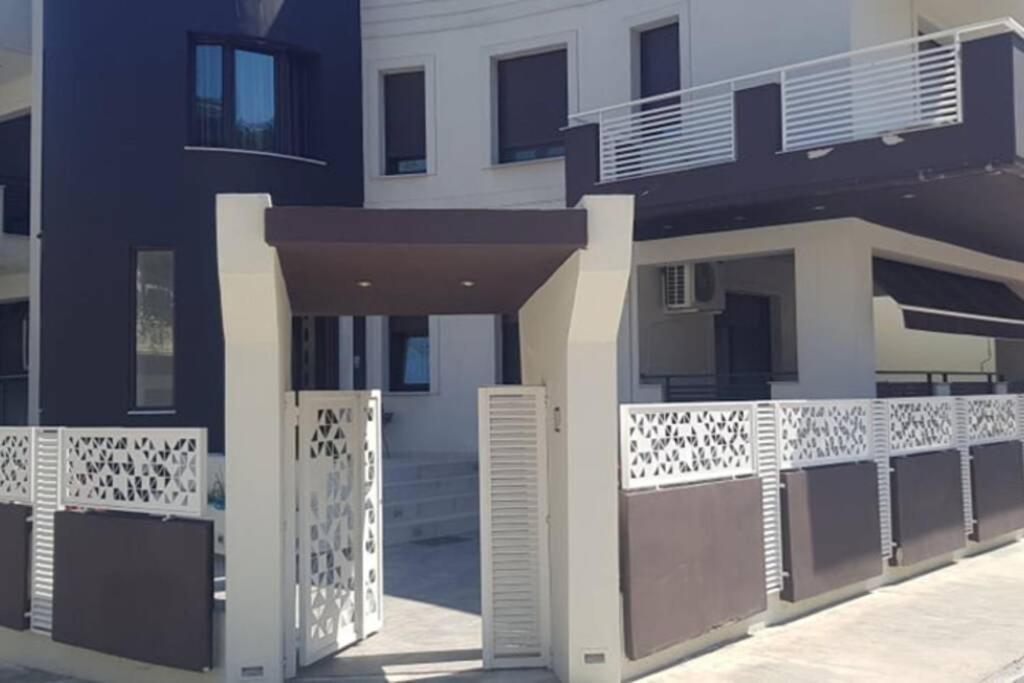 Aretoysa Center Luxury Suites 2 Nea Peramos  Exterior photo