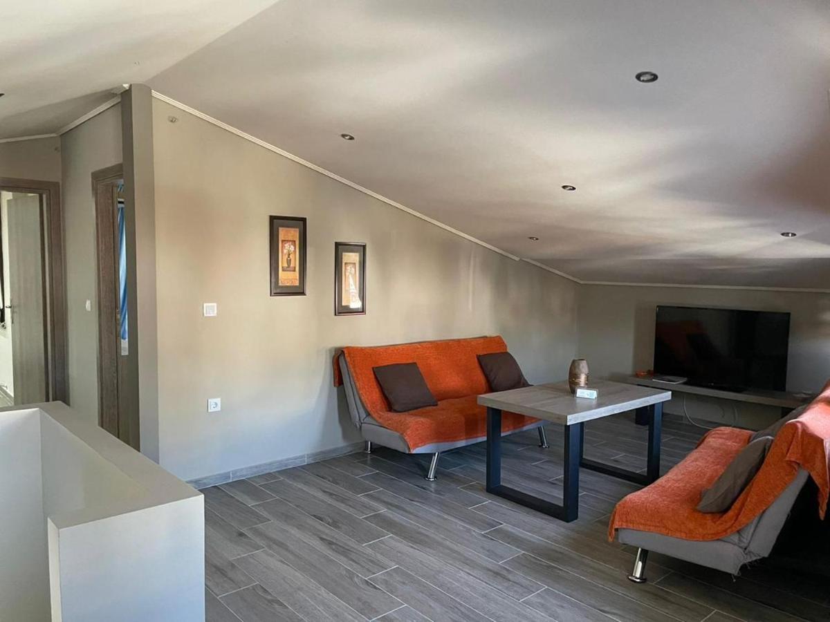 Aretoysa Center Luxury Suites 2 Nea Peramos  Exterior photo